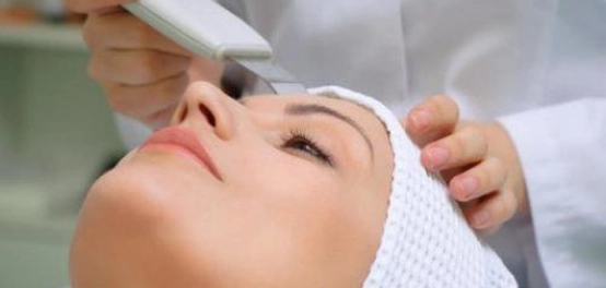 علاج البقع الداكنة بالليزر