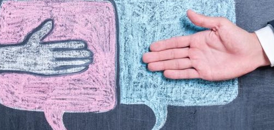 حسن الظن بالآخرين: فضائله وكيفية تحقيقه