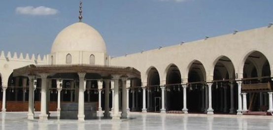 مسجد عمرو بن العاص: تاريخه، موقعه، وأهميته