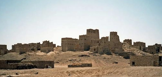 موقع قصر الملكة بلقيس العظيم في مأرب