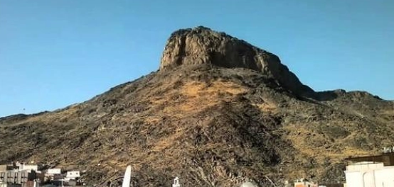 موقع جبل النور الشامخ: تاريخه، أهميته، وجماله
