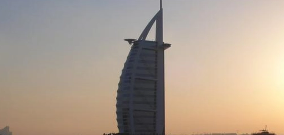 فندق برج العرب: أيقونة دبي الفاخرة