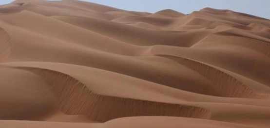 صحراء الربع الخالي: امتداد رملي واسع