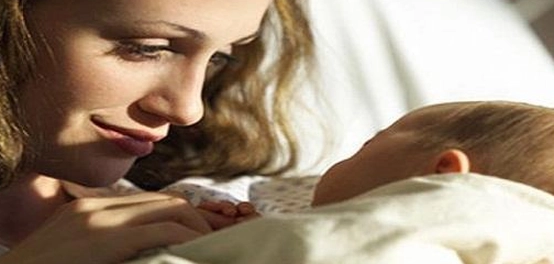 إجازة رعاية المولود: دليل شامل للأمهات العاملات