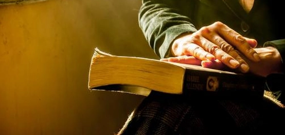 ابن العميد: حياته، إنجازاته، وأعماله الأدبية