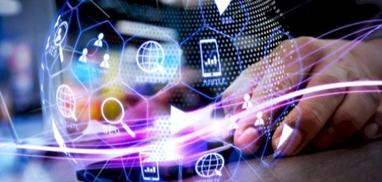 إيجابيات وسلبيات الإنترنت: التأثيرات والحلول