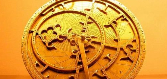 الأسطرلاب: تاريخه، أهميته، وأنواعه