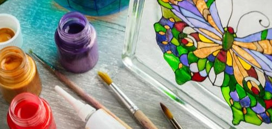 أدوات الرسم على الزجاج: دليل شامل للمبتدئين