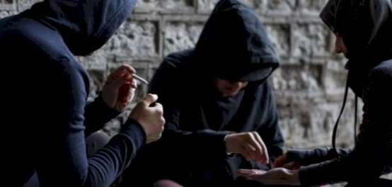 تأثير المخدرات على المجتمع: الآثار الصحية والاقتصادية والاجتماعية