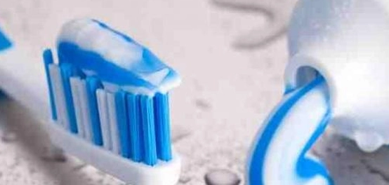استخدامات معجون الأسنان للشعر والبشرة وأغراض أخرى