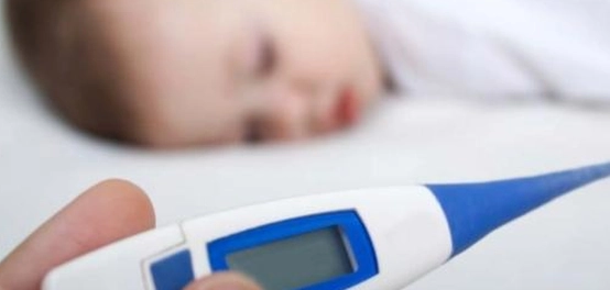 أسباب وعلاجات ارتفاع درجة حرارة الجسم ليلاً