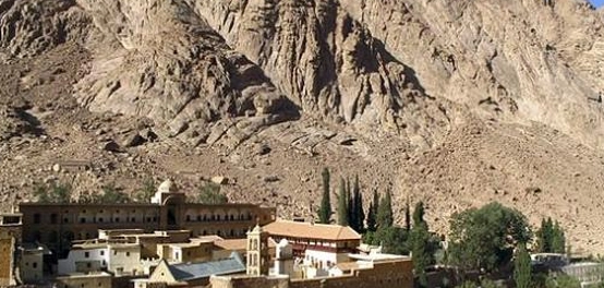 ارتفاع جبل سانت كاترين وأهميته التاريخية والدينية