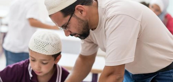 احترام المعلم واجب ديني في الإسلام