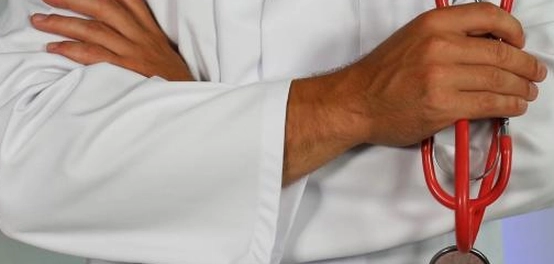 احتباس الماء في الجسم: الأسباب والأعراض وطرق العلاج