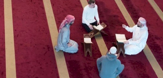 الدعوة والداعي: رؤية شاملة