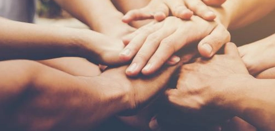 الشباب والأنشطة التطوعية