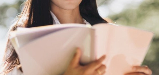 نظرة على حياة وأعمال الشاعرة إيمان مرسال