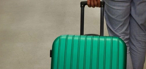 تمييز الإبعاد عن الترحيل في الأنظمة السعودية