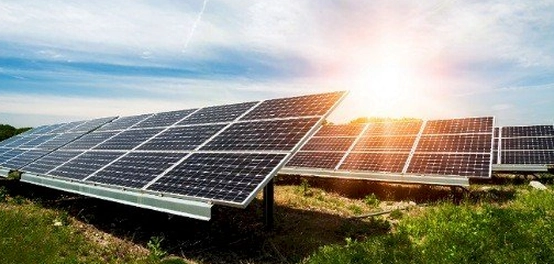 الطاقة الشمسية: مصدر متجدد واستخداماتها المتعددة