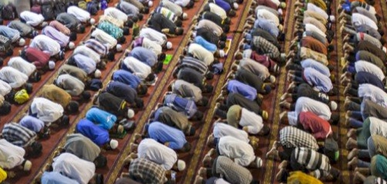 أحكام وفضائل أداء الصلوات في المساجد