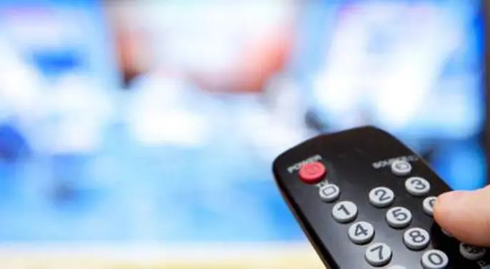 مخاطر التلفاز الخفية: 7 تأثيرات صحية ونفسية يجب أن تعرفها!