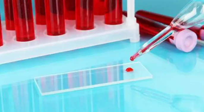 فهم انخفاض تعداد خلايا الدم أثناء علاج السرطان: دليل شامل للآثار الجانبية والإدارة