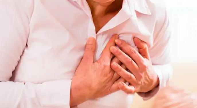 أمراض القلب لدى النساء: دليلك الشامل للأعراض، عوامل الخطر والوقاية