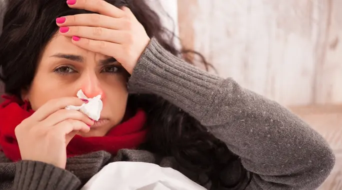 7 أخطاء شائعة تفعلها عند إصابتك بالزكام وتعيق شفاءك!