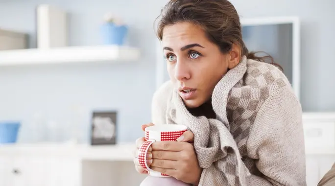 هل ترتعش دائمًا؟ اكتشف أسباب شعورك بالبرد المستمر في الشتاء وكيف تتعامل معها