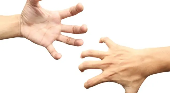 تصلب الأصابع: دليل شامل لأسبابها، أعراضها وخيارات العلاج