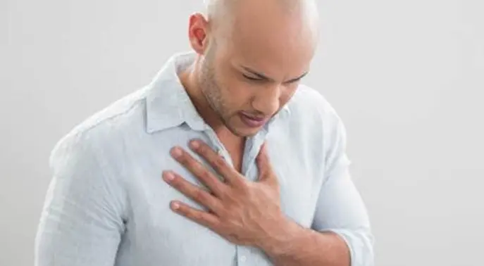 لماذا تصيبك حرقة المعدة؟ الأسباب الخفية وكيف تتجنبها