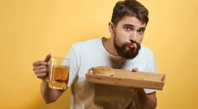 انتبه لما تأكل: أطعمة تُقلل الرغبة الجنسية عند الرجال وتؤثر على هرمون التستوستيرون