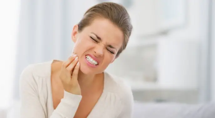 تآكل الأسنان الأمامية: الأسباب، الأعراض، وطرق الوقاية والعلاج لاستعادة ابتسامتك