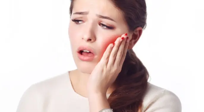عصب الأسنان: دليل شامل لوظيفته، ألمه، وعلاجاته للحفاظ على ابتسامتك