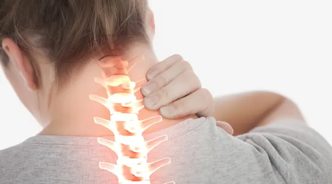 وداعًا لألم الرقبة: دليلك الشامل لـ ديسك الرقبة، أسبابه، أعراضه وطرق العلاج الفعالة