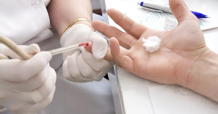 فحص السكر التراكمي (HbA1c): دليلك الشامل لفهم أهميته ونتائجه