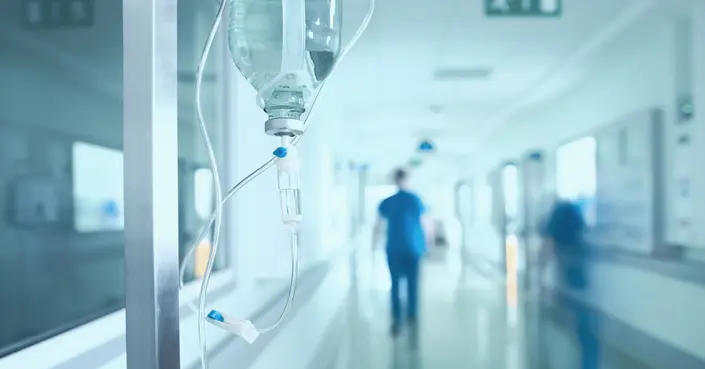 9 أشياء لا يجب لمسها في المستشفى: دليلك لحماية صحتك من الجراثيم