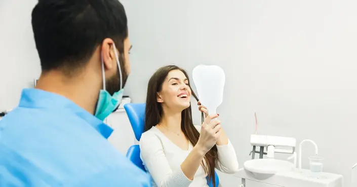 برد الأسنان: دليلك الشامل لابتسامة متناسقة وجذابة