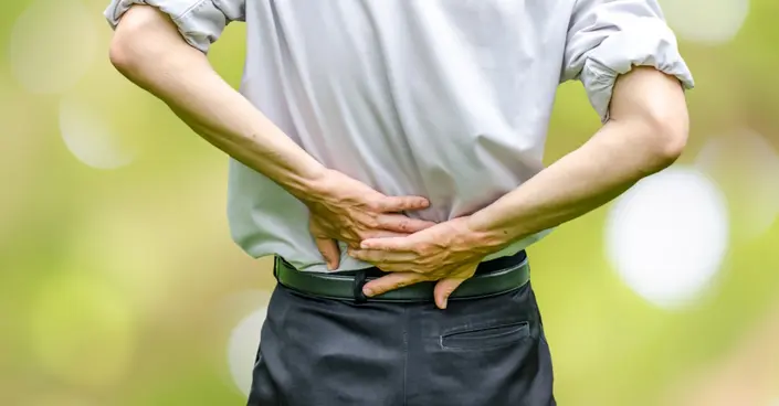 لا تتجاهلها! أعراض الانزلاق الغضروفي الشائعة والنادرة وكيف تتعرف عليها