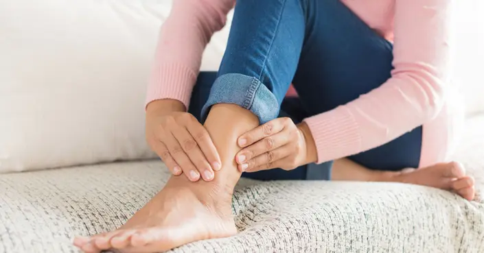 التهاب المفاصل: تأثيره الخفي على جسمك بالكامل ودليلك للوقاية