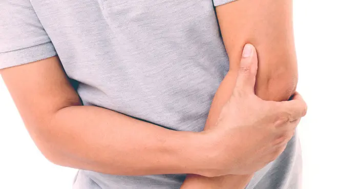 تشنجات الذراعين المزعجة: دليل شامل للأسباب، العلاجات، وطرق الوقاية