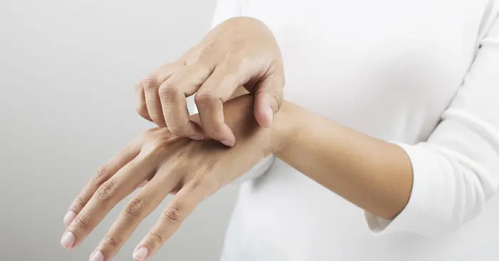 وداعاً للحكة المزعجة: اكتشف طرق طبيعية وفعّالة للتخلص من الجرب