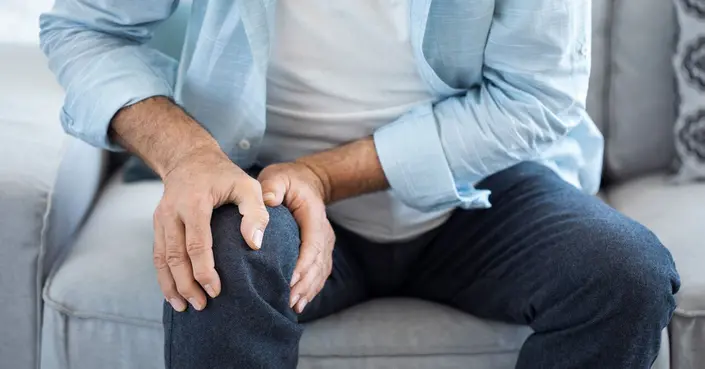 تغيير مفصل الركبة: متى يصبح ضرورة حتمية وماذا تتوقع؟