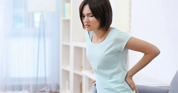 وداعاً لألم عرق النسا: دليلك الشامل لـ طرق تخفيف آلام عرق النسا في المنزل