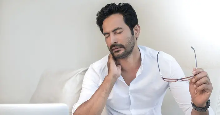 تصلب وشد الرقبة: دليل شامل للأسباب والعلاجات والوقاية