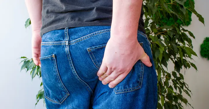 أعراض عرق النسا في الرجل اليمنى: دليل شامل لفهم الألم والتعامل معه