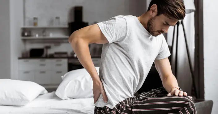 ألم الظهر المفاجئ: اكتشف الأسباب الخفية وكيف تتجنبه!