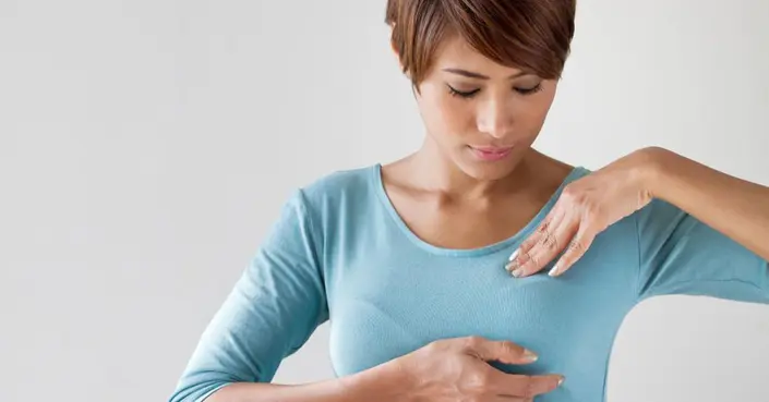 طراوة الثدي لدى المرأة: متى تكون طبيعية ومتى تستدعي القلق؟ دليل شامل
