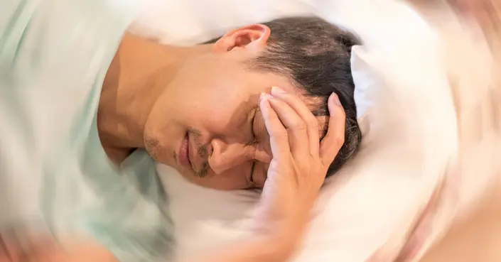 أسباب الدوخة عند الرجال: دليلك الشامل للأعراض والعلاج