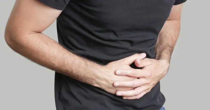 لماذا تشعر بألم المعدة بعد الأكل؟ دليلك الشامل للأسباب والعلاج والوقاية